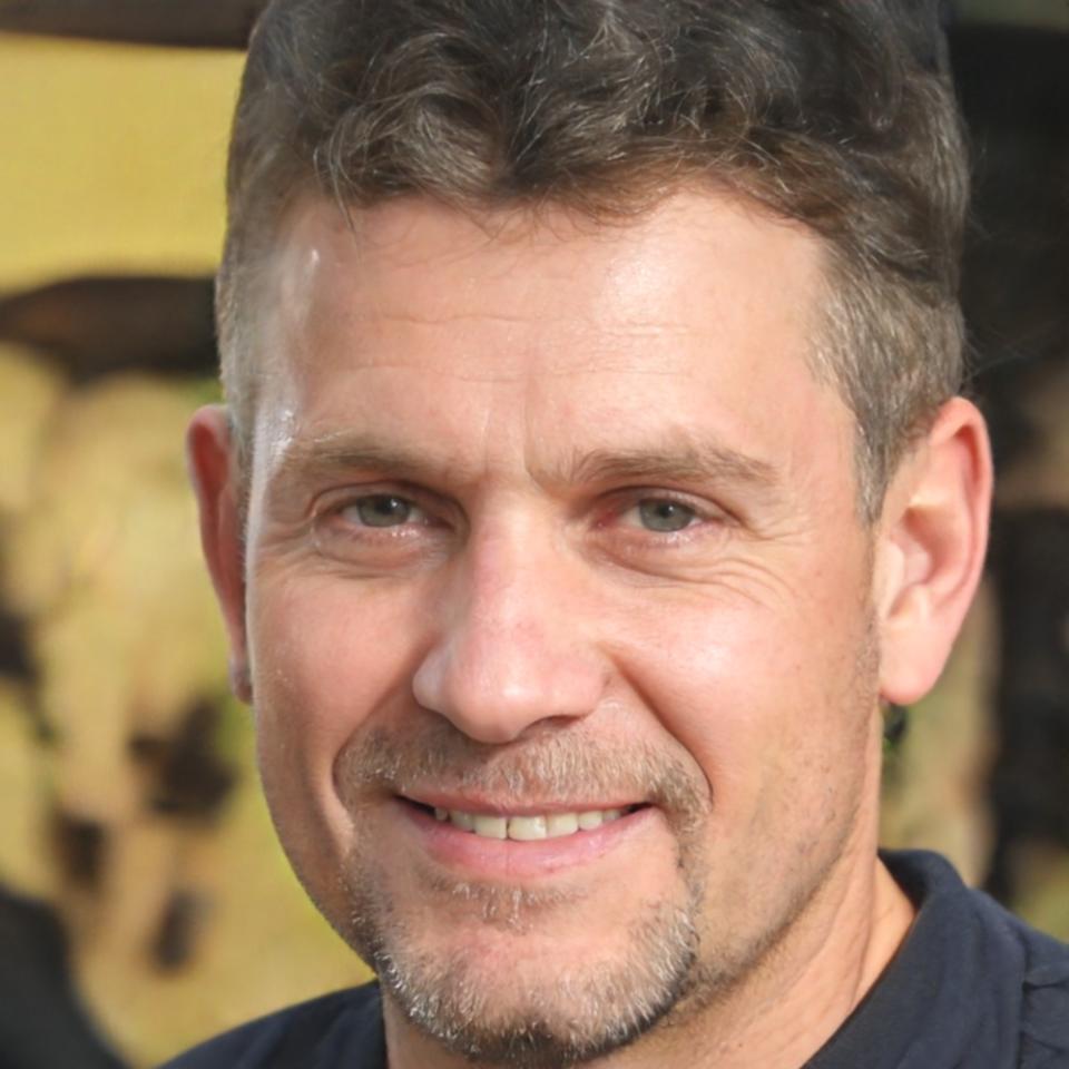 Instructor revisando proyecto de estudiante